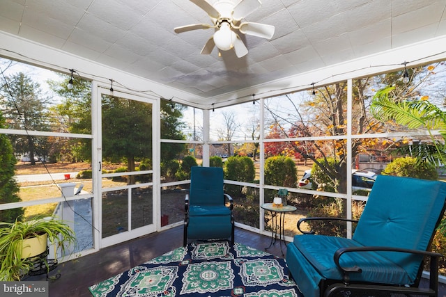 sunroom / solarium featuring a healthy amount of sunlight and ceiling fan