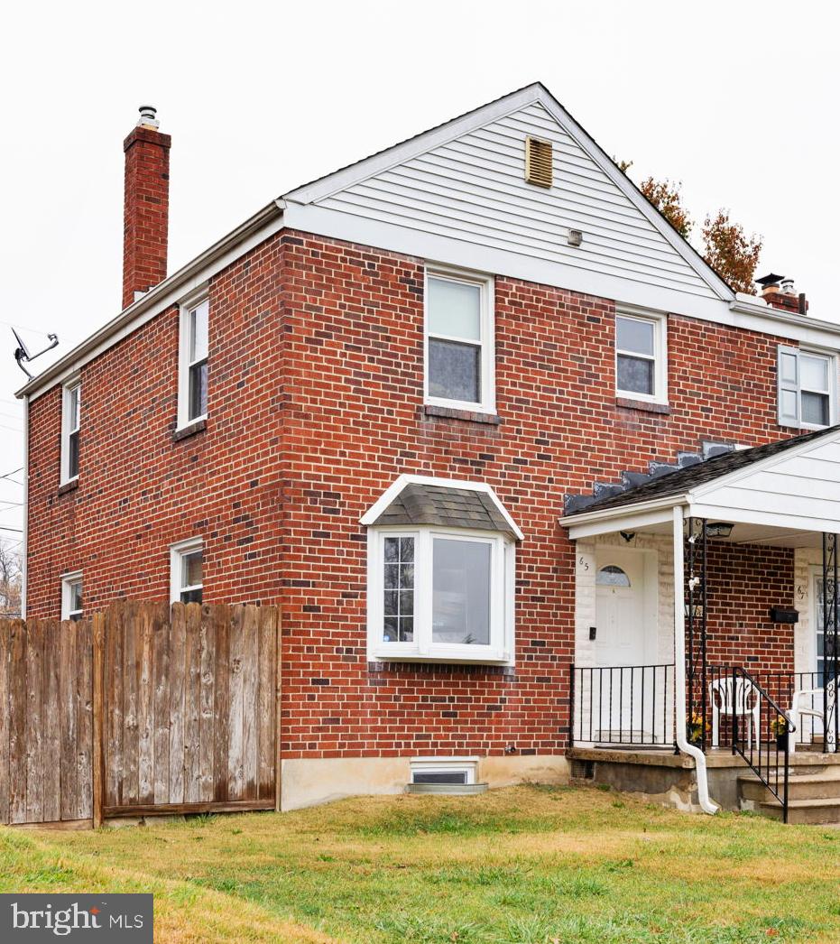 rear view of house featuring a lawn