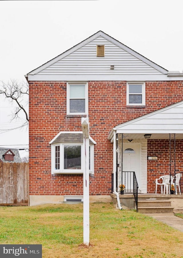 view of front of property with a front yard