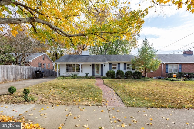 single story home featuring a front yard