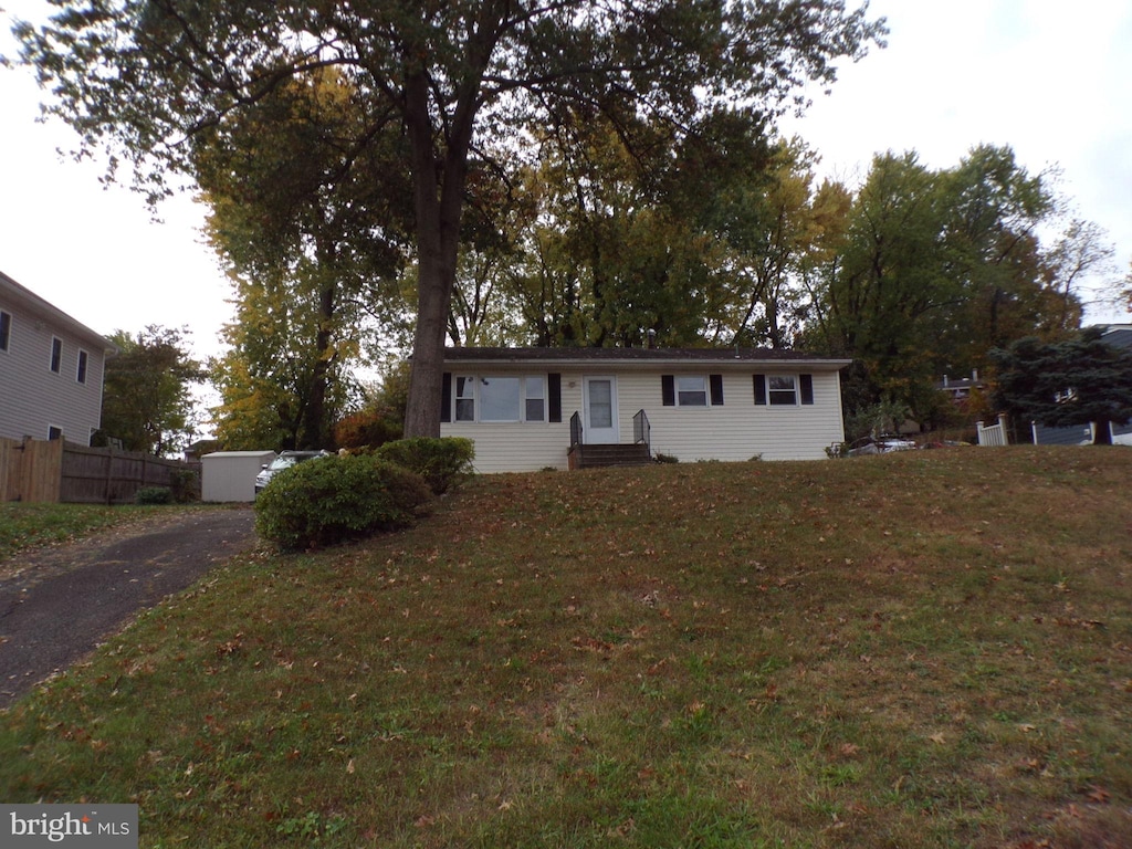 ranch-style home with a front lawn