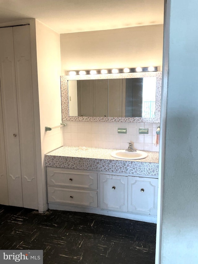 bathroom with vanity and backsplash