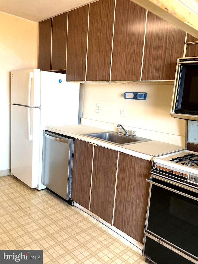 kitchen with appliances with stainless steel finishes and sink