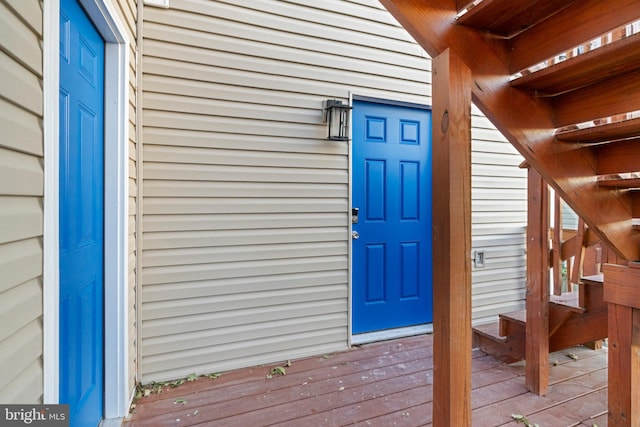 property entrance featuring a wooden deck