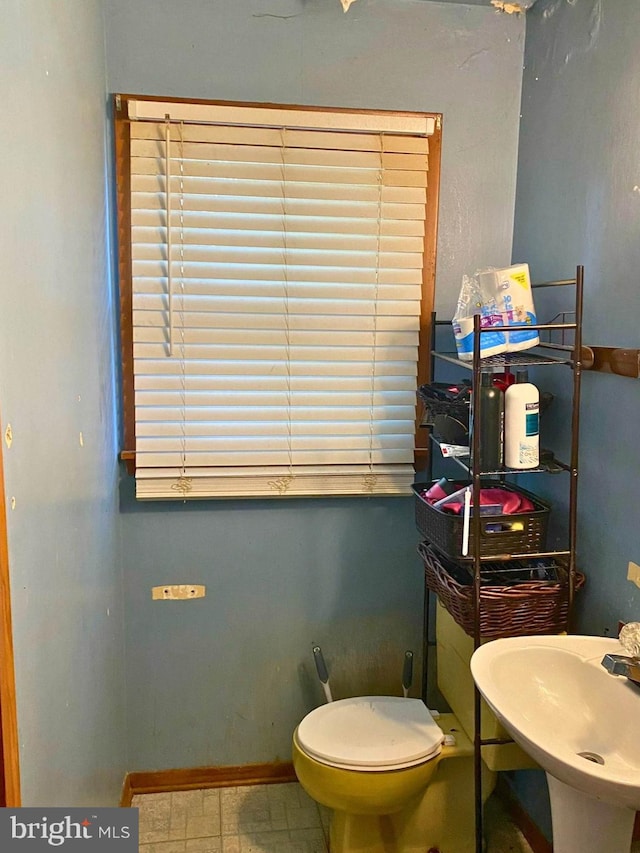 bathroom featuring toilet and sink