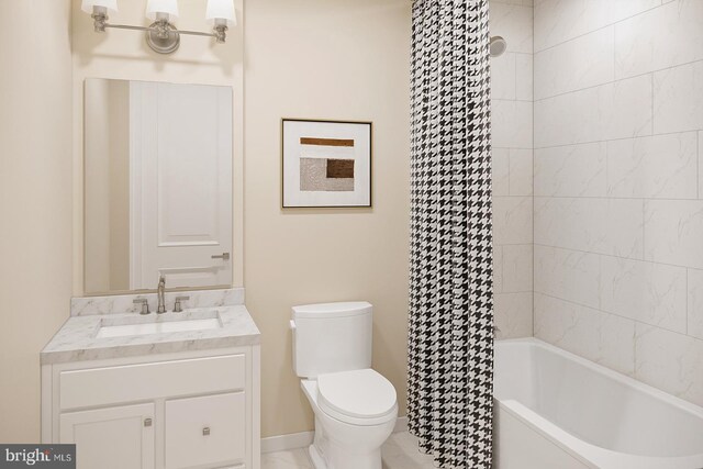 full bathroom with shower / bath combo with shower curtain, vanity, and toilet