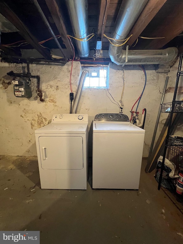 laundry room with independent washer and dryer