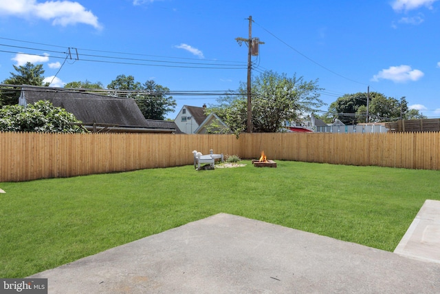 view of yard featuring a patio