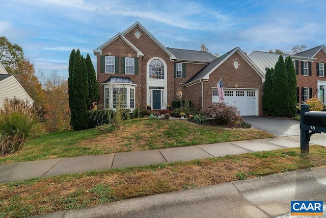 front of property with a front lawn