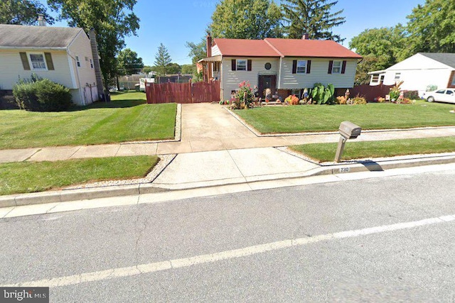 raised ranch featuring a front yard