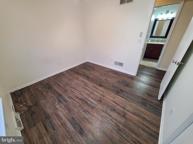 empty room featuring dark hardwood / wood-style floors and sink