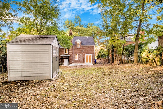 view of yard with a shed