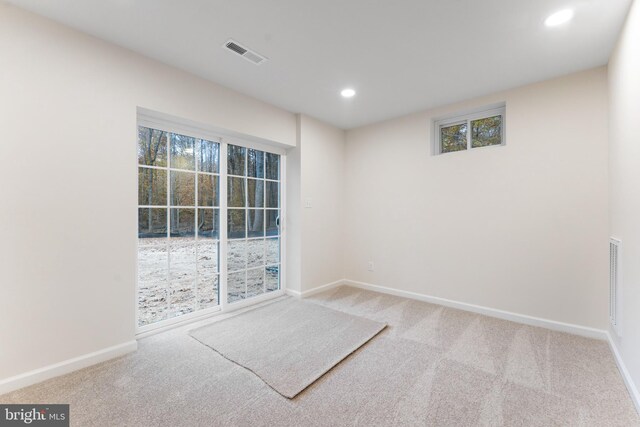 empty room with visible vents, baseboards, and carpet floors