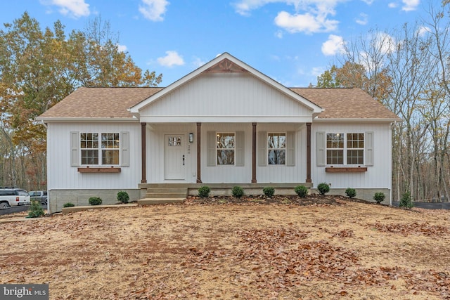 ranch-style home with a porch