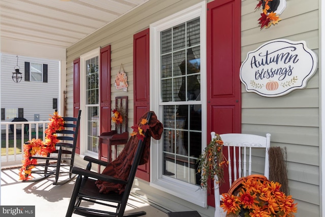 property entrance featuring covered porch