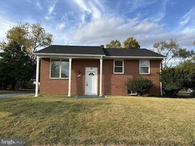 bungalow featuring a front yard