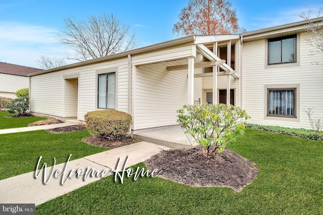 view of front of property with a front lawn