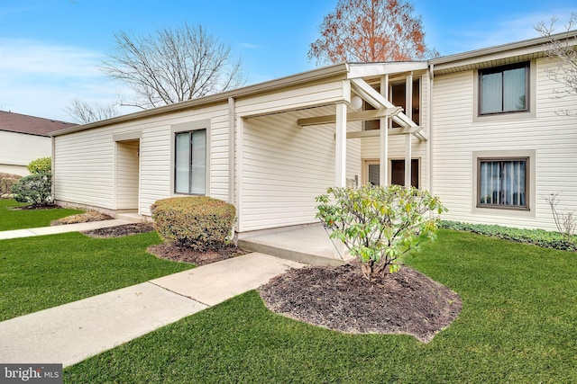 2 Avon, East Windsor, NJ 08520 - mid-century home featuring a front yard