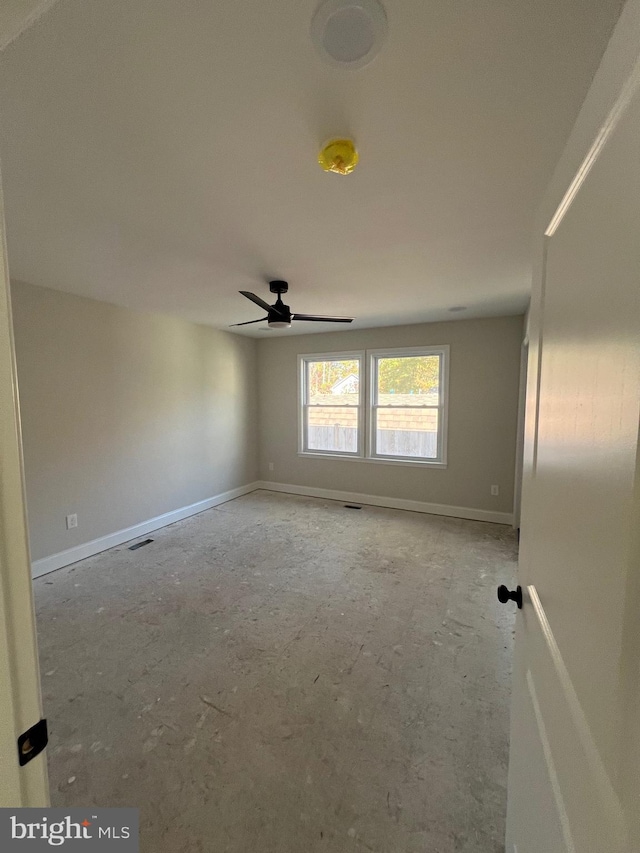 empty room featuring ceiling fan