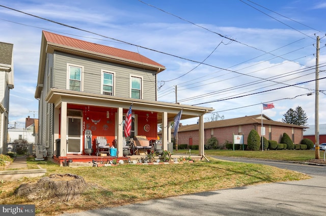 view of front of property featuring a front lawn and covered porch