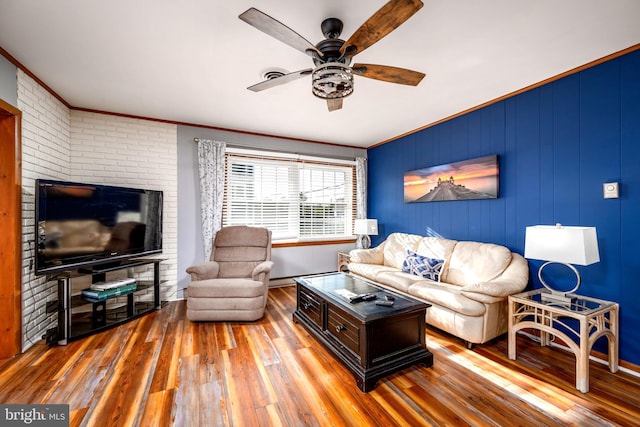 living room with light wood-type flooring, ceiling fan, and crown molding