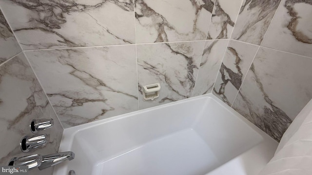 room details featuring tiled shower / bath