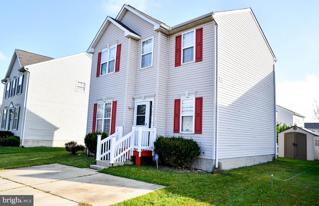 view of front of house featuring a storage shed, a patio, and a front yard