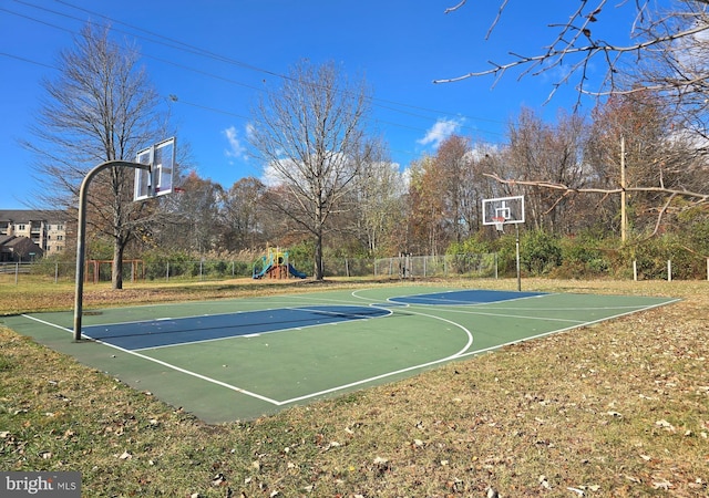 3000 Fountainview Cir Unit 201, Newark, DE 19713 - view of basketball court featuring community basketball court and fence