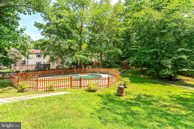 view of yard featuring a fenced in pool