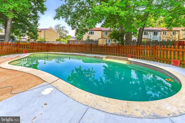 view of swimming pool