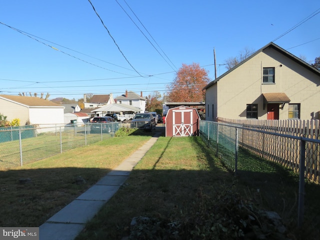 view of yard with a storage unit