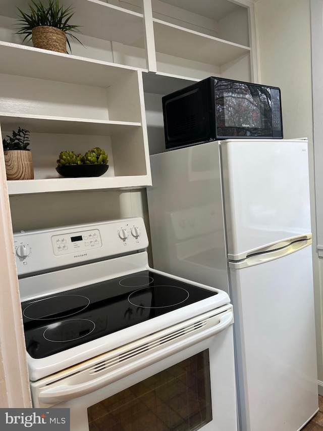 kitchen featuring electric stove