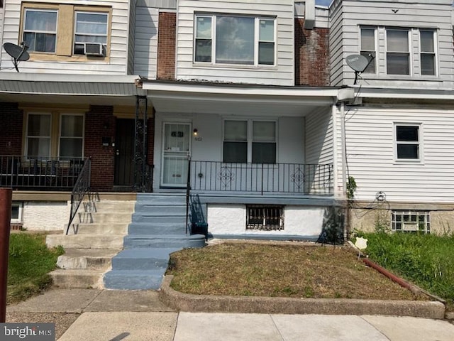 view of front facade featuring a porch