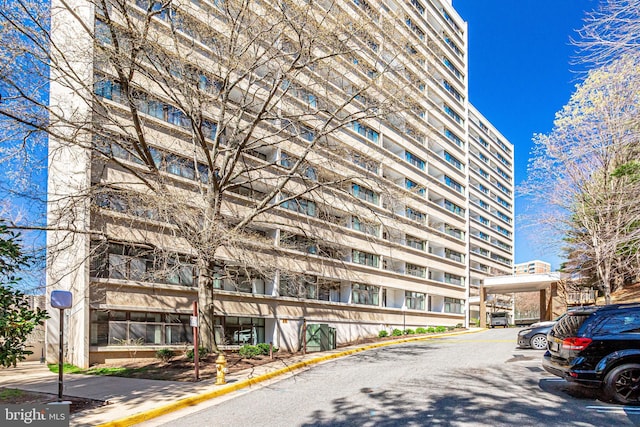 5911 Edsall Rd Unit 1107, Alexandria, VA 22304 - full bath featuring double vanity, shower / bath combination, recessed lighting, tile patterned flooring, and baseboards