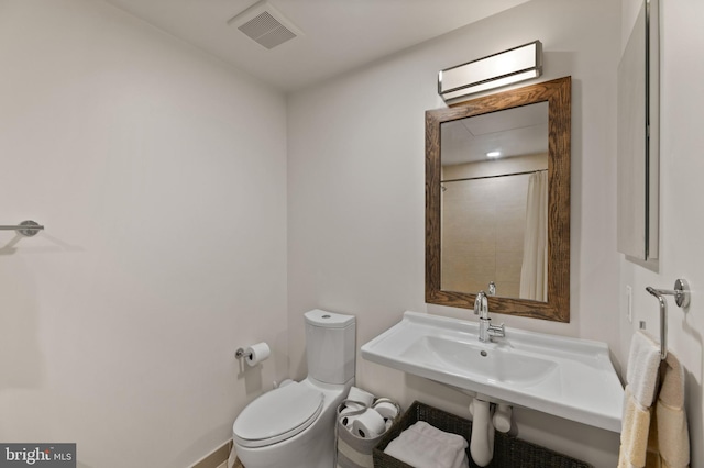 525 Water St SW Unit 326, Washington, DC 20024 - bathroom with toilet, a shower with shower curtain, and a sink