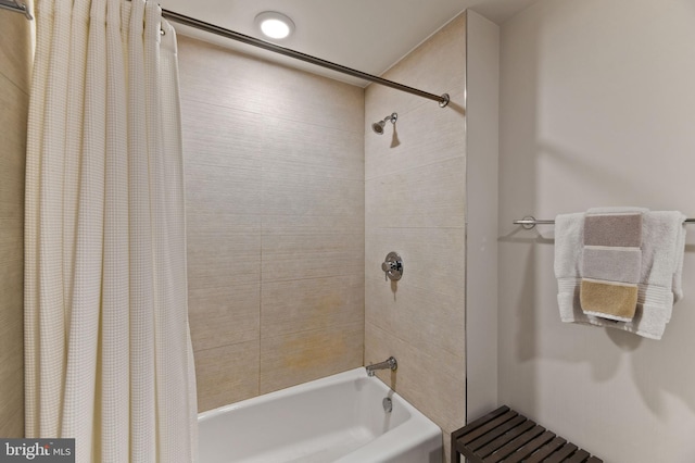 bathroom featuring shower / bath combo