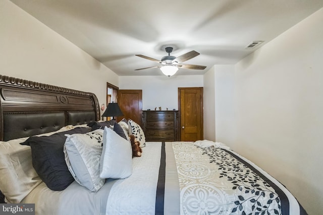 bedroom with ceiling fan