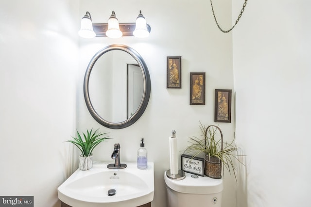 bathroom featuring toilet and sink