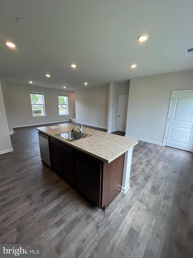 kitchen with dishwasher, sink, a center island with sink, and dark hardwood / wood-style flooring