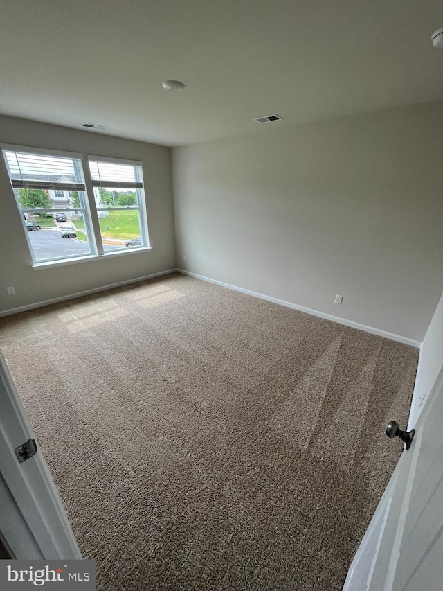 spare room with carpet flooring