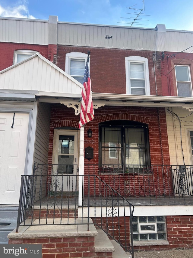 townhome / multi-family property with a porch