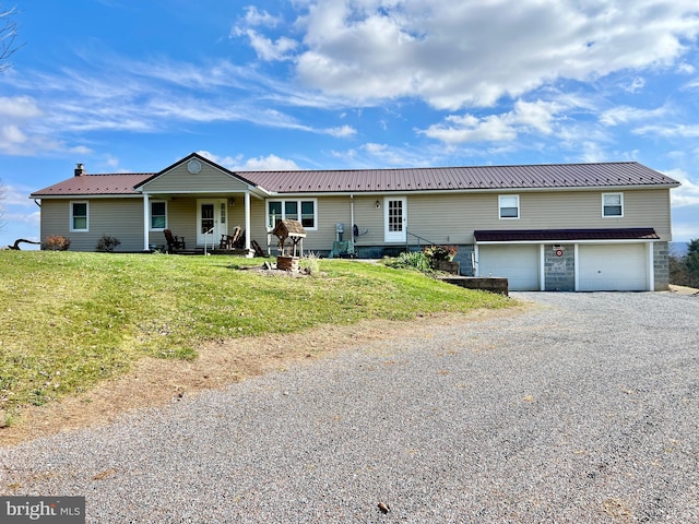 view of front of property featuring a front lawn and a garage