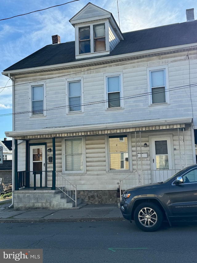 townhome / multi-family property featuring covered porch