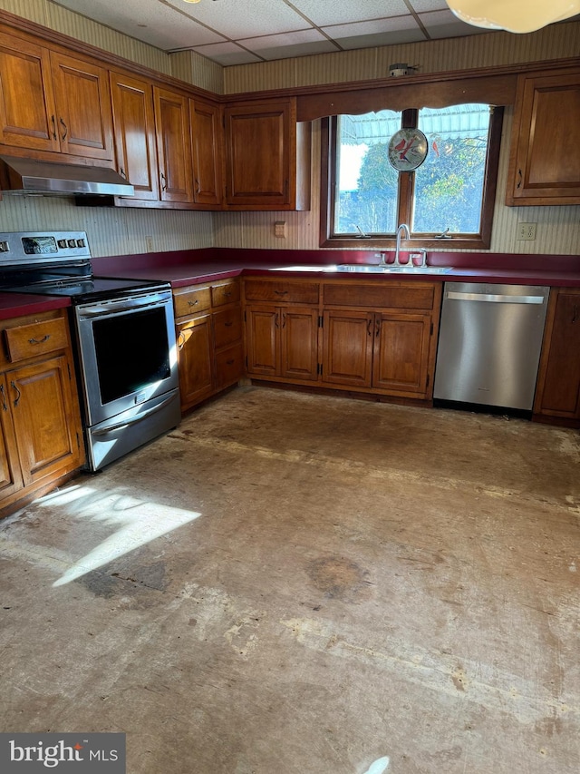 kitchen featuring stainless steel appliances, a paneled ceiling, and sink