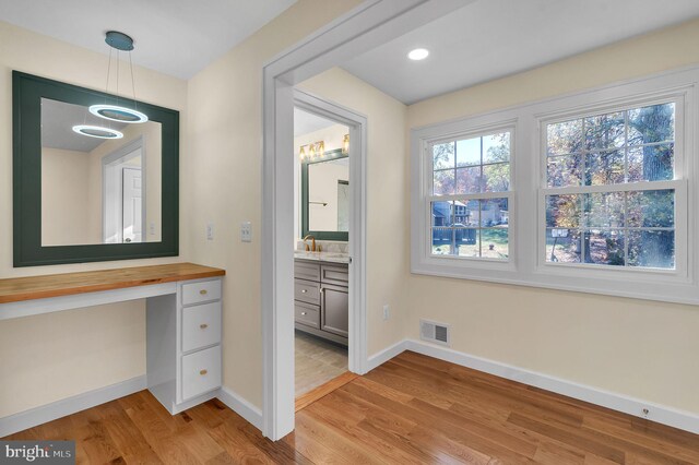 12700 Macduff Dr, Fort Washington, MD 20744 - bathroom featuring baseboards, wood finished floors, vanity, and a chandelier