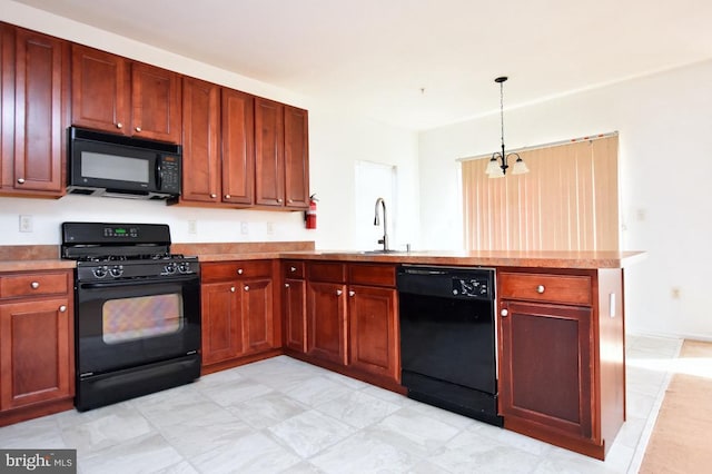 kitchen featuring black appliances, decorative light fixtures, kitchen peninsula, and a chandelier