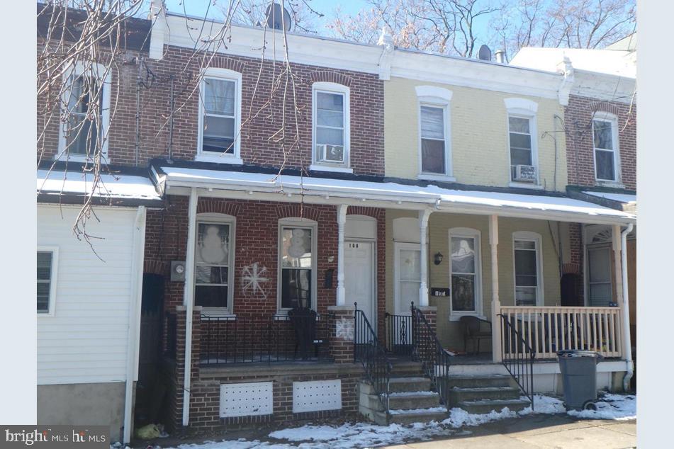 townhome / multi-family property featuring covered porch