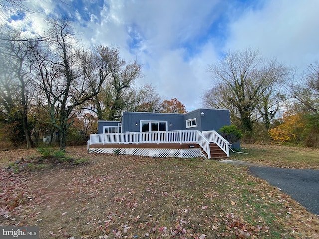 view of front of home featuring a deck