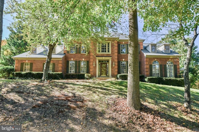 view of front of property with a front yard