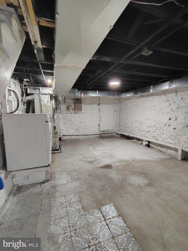 unfinished basement with washer / dryer